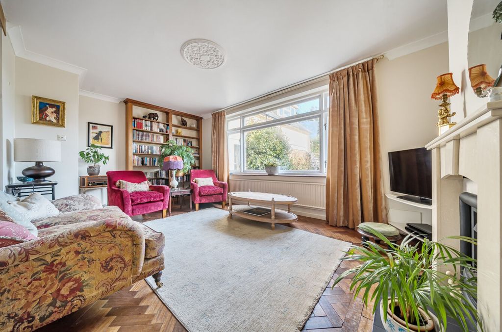 Property photo 2 of 36