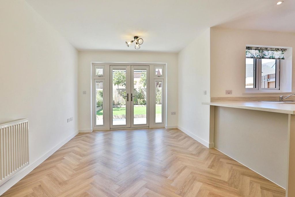 Property photo 3 of 24 Pbox-Img.Jpg