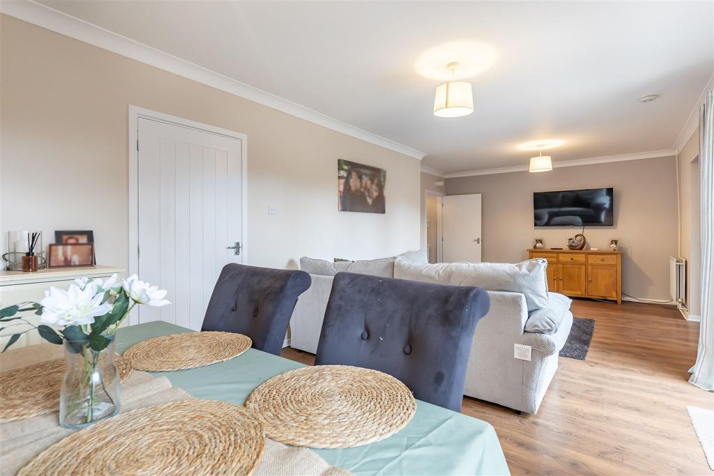 Property photo 3 of 21 72 Beamish Close CM16 6Jw (5).Jpg