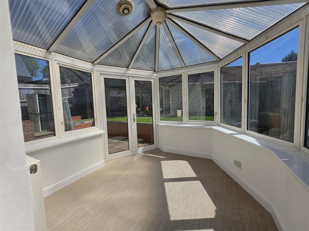 Property photo 3 of 12 Conservatory