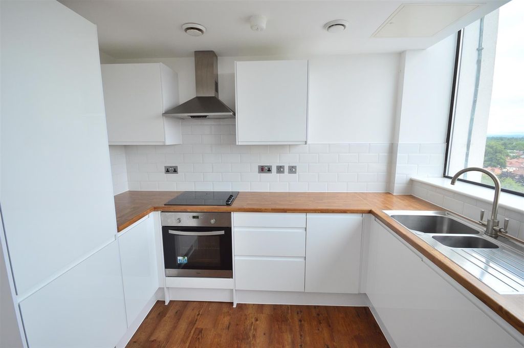 Property photo 2 of 4 Kitchen