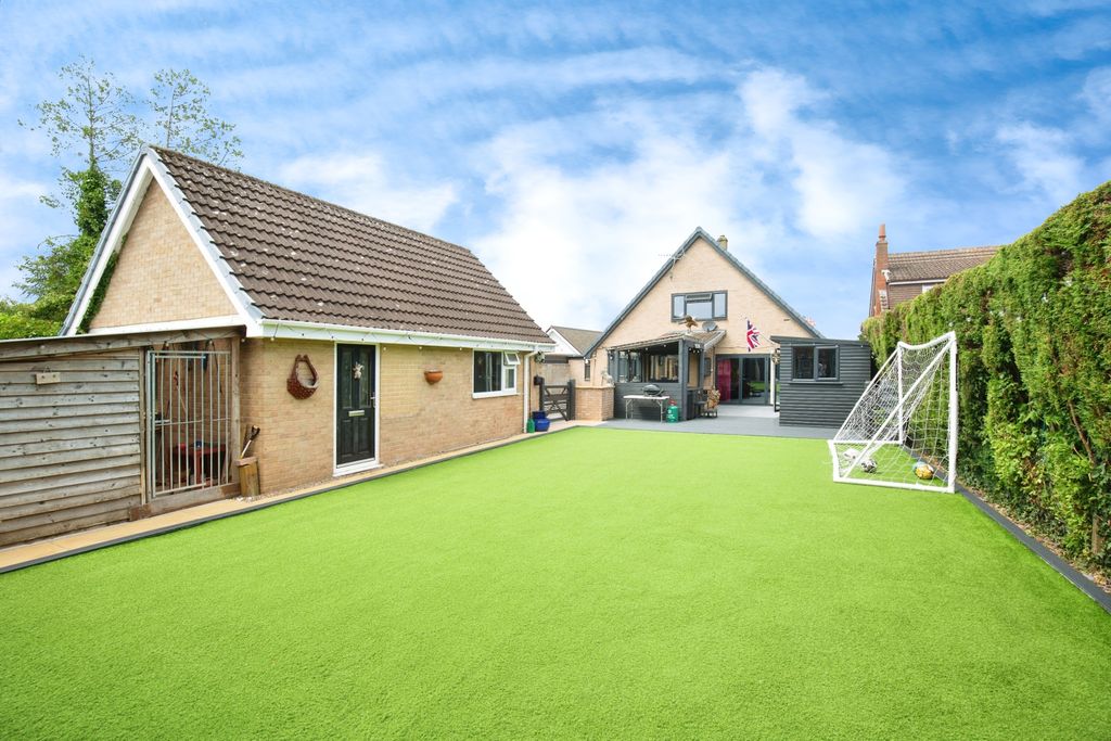 Property photo 2 of 42 A9c545c4-Mw-7687