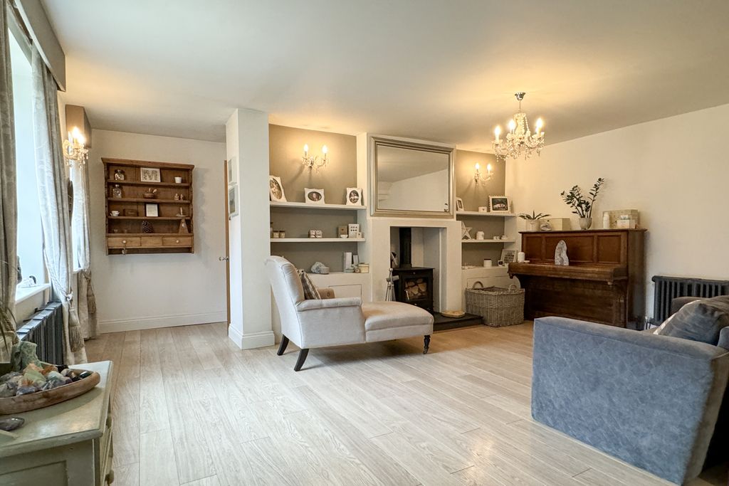Property photo 3 of 29 3 - Copy.Jpg