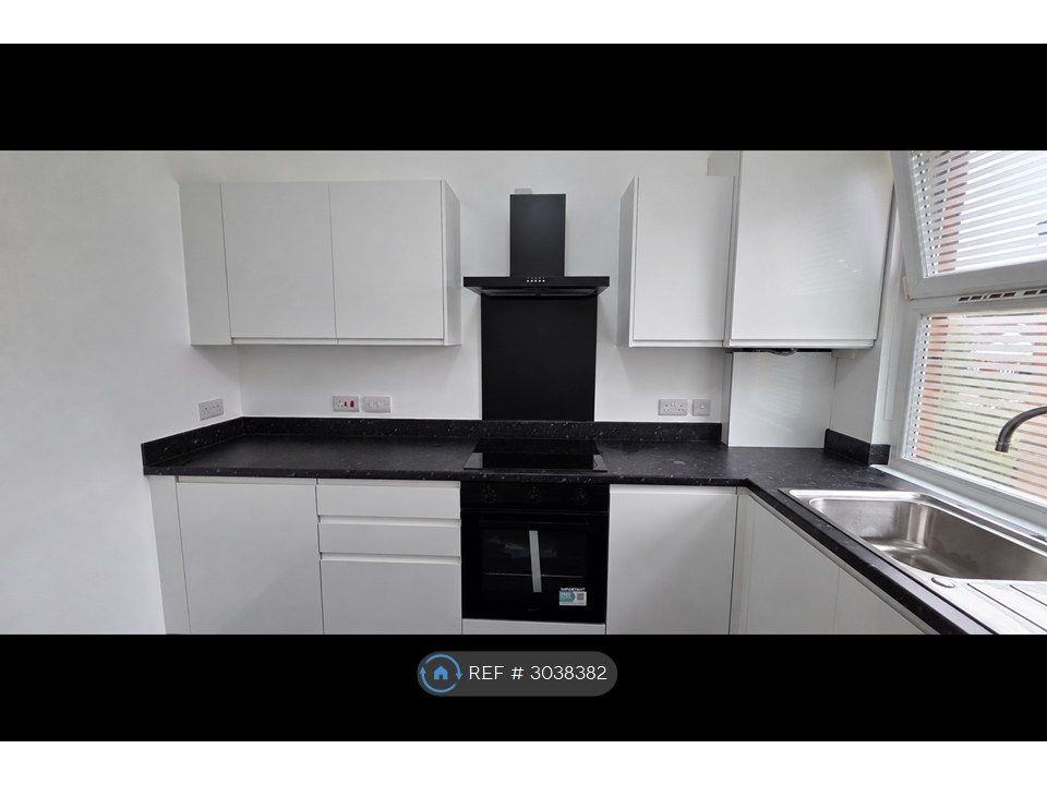 Property photo 2 of 9 Kitchen