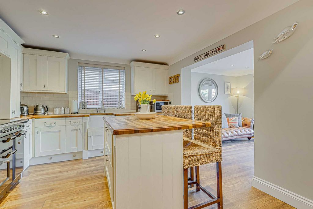 Property photo 2 of 46