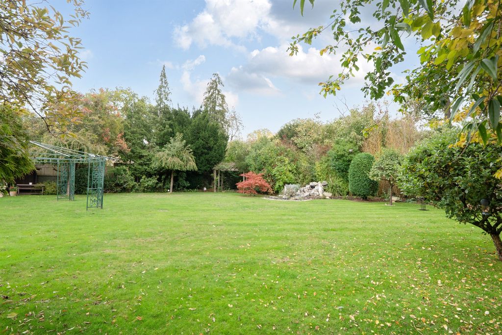 Property photo 2 of 33