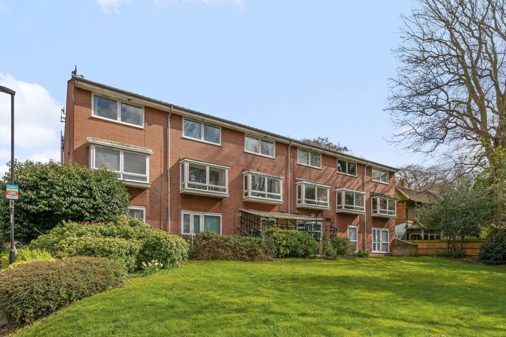 Property photo 1 of 11 56 Eskmont Ridge, Se19 - 12