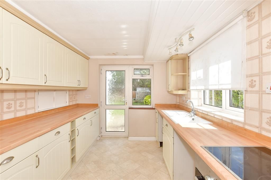 Property photo 3 of 12 Kitchen