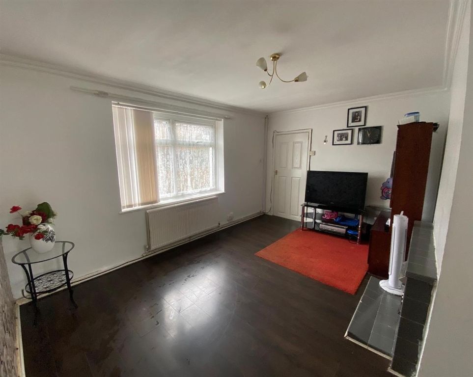 Property photo 2 of 15 Lounge