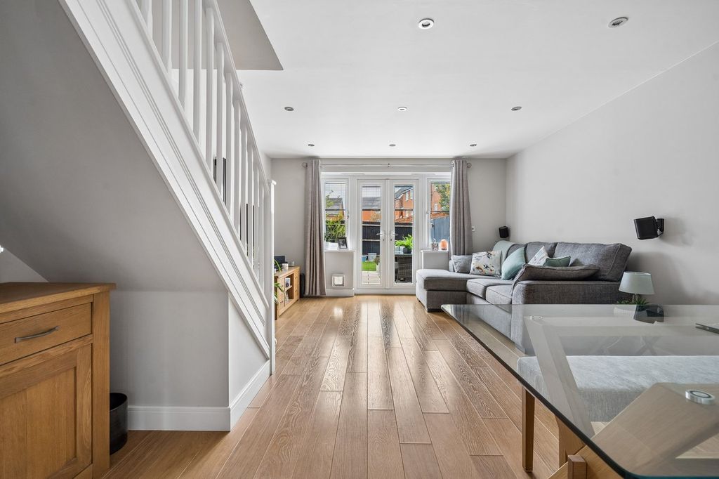 Property photo 2 of 25