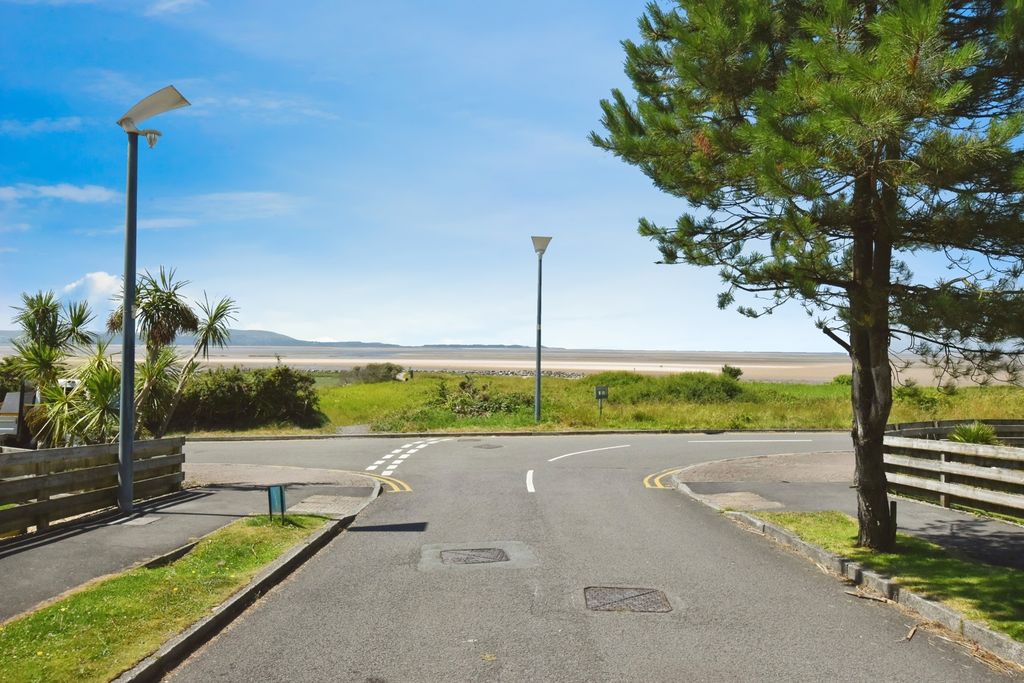 Property photo 2 of 21 Photo