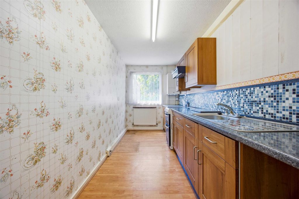 Property photo 2 of 9 Kitchen