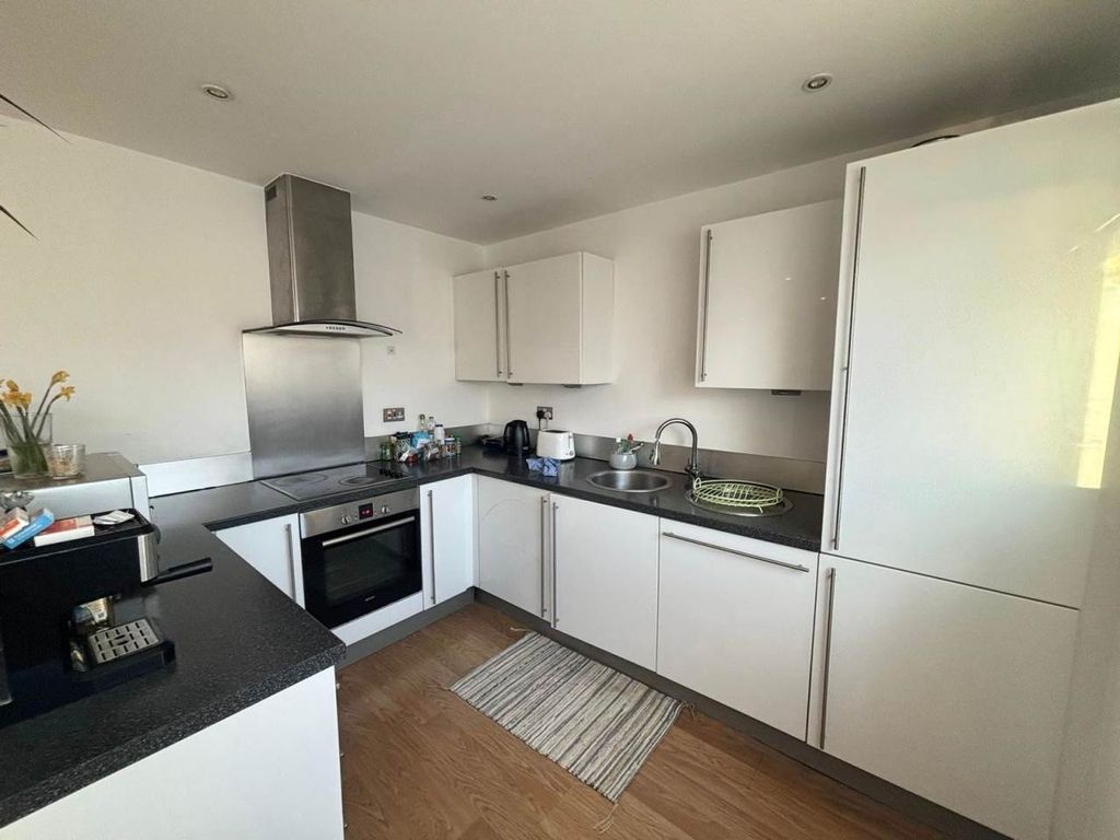 Property photo 3 of 8 Kitchen