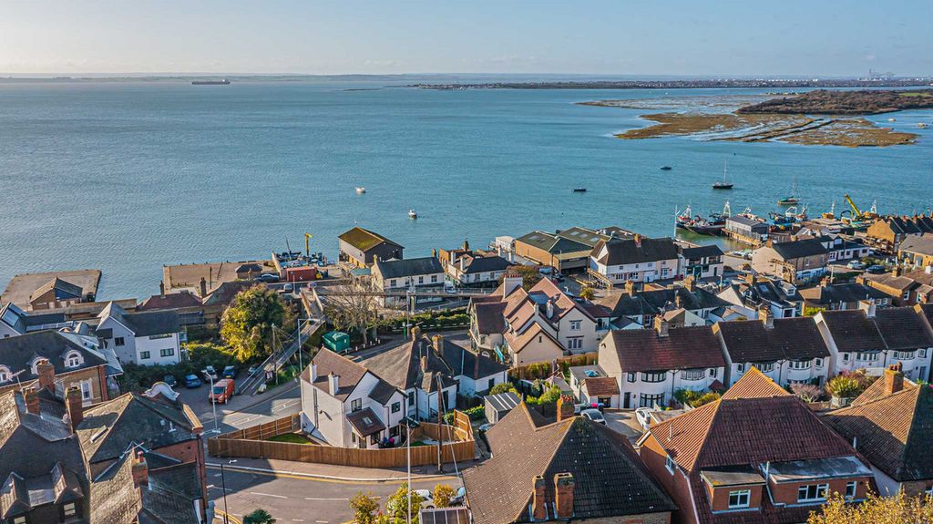 Property photo 3 of 25