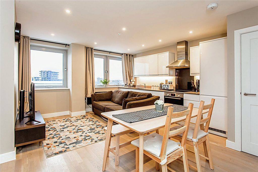 Property photo 2 of 16 Open Plan