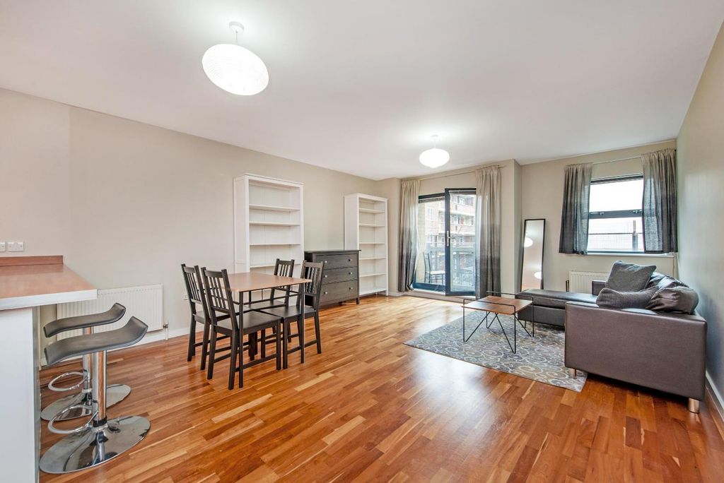 Property photo 3 of 13 30620_Hunters_Flat_3___10_Quaker_Street_19_Lo.Jpg