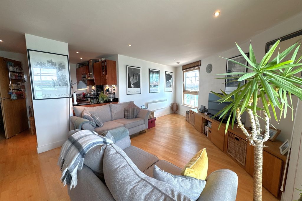 Property photo 2 of 23