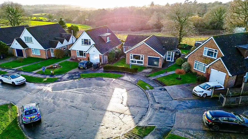 Property photo 2 of 25