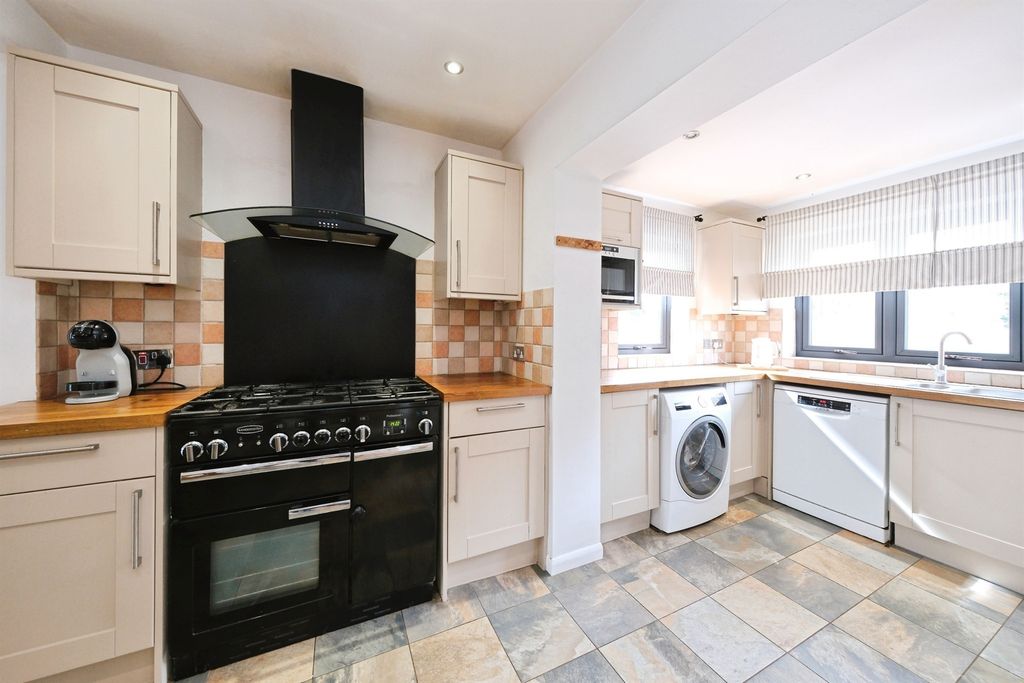 Property photo 2 of 31