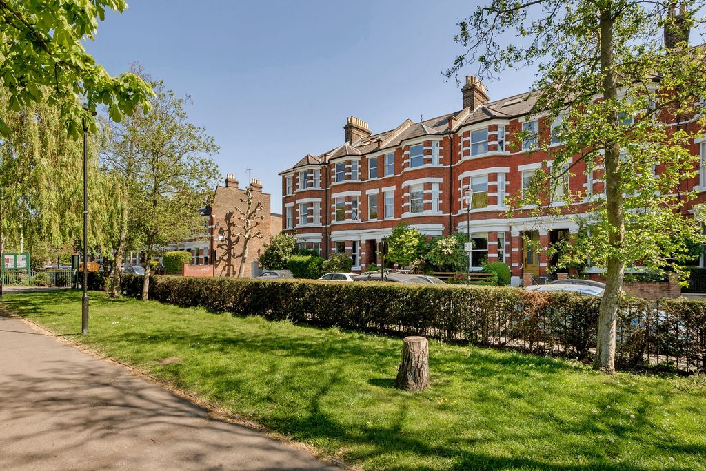 Property photo 2 of 27