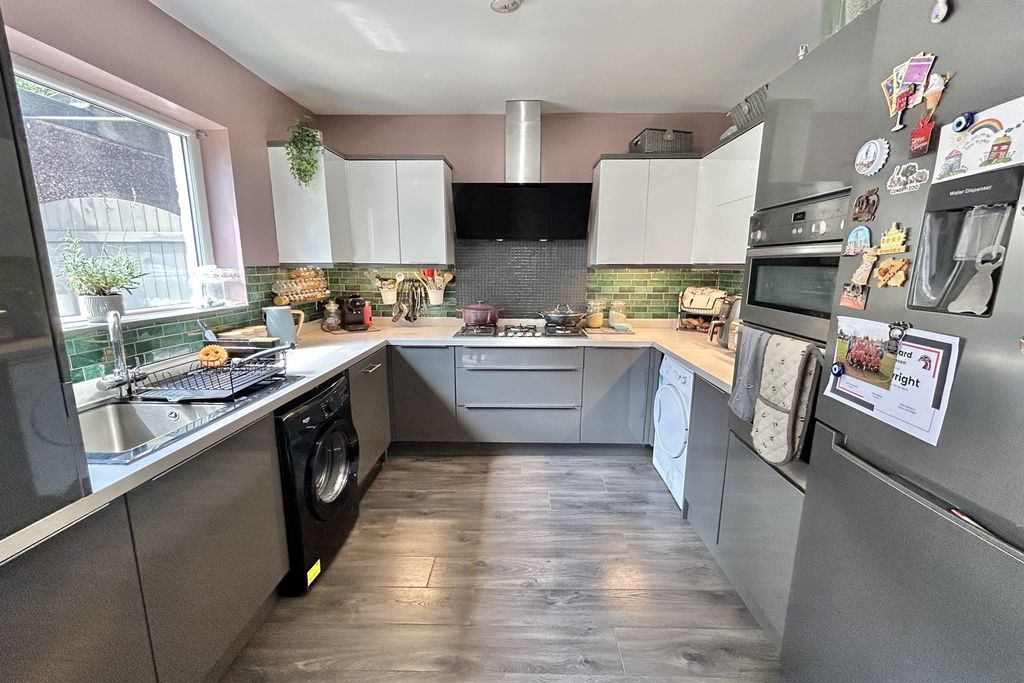 Property photo 2 of 14 Kitchen