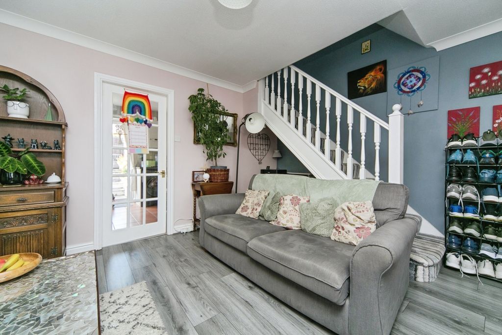 Property photo 2 of 17 Photo