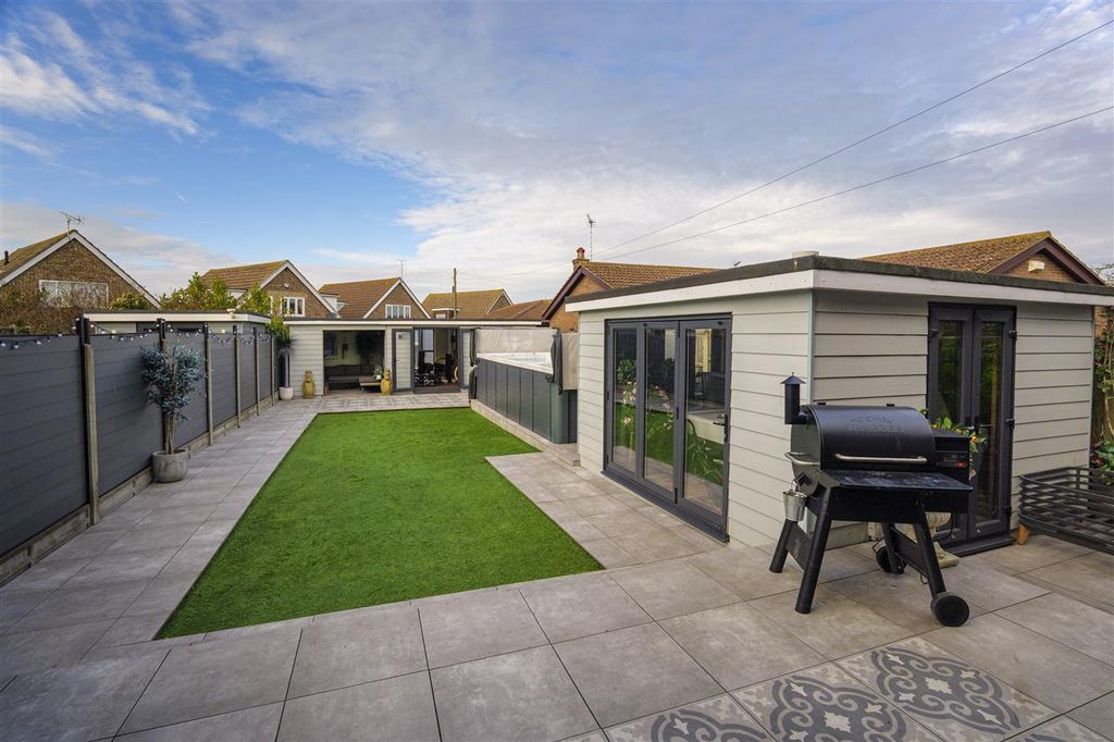 Property photo 2 of 33