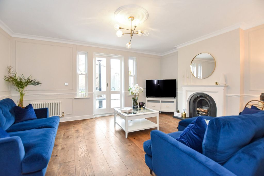 Property photo 2 of 23