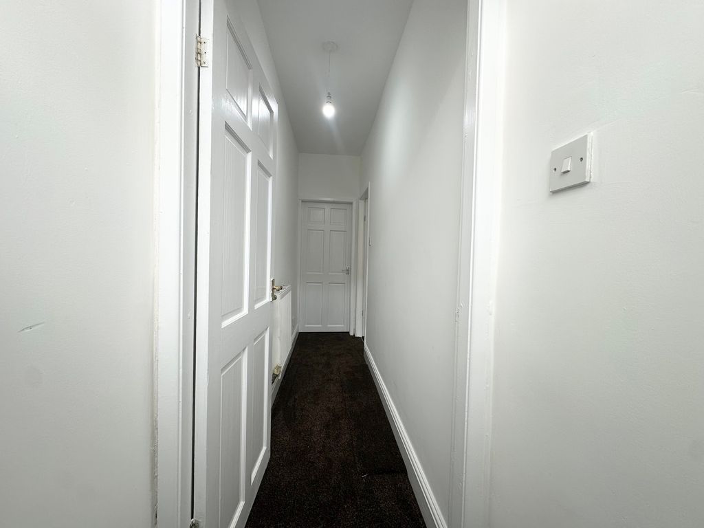 Property photo 2 of 18 Hallway