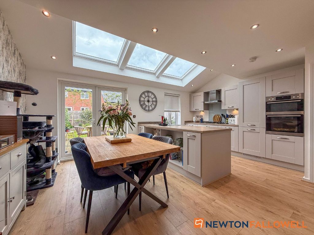 Property photo 2 of 17 Dining Kitchen 1
