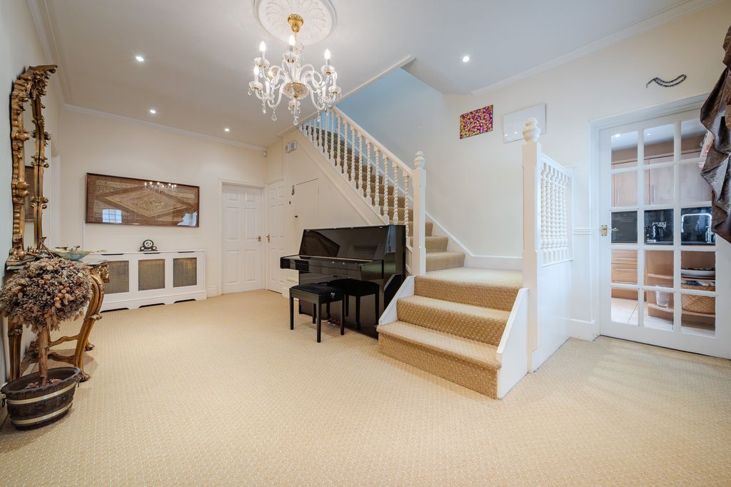 Property photo 3 of 25