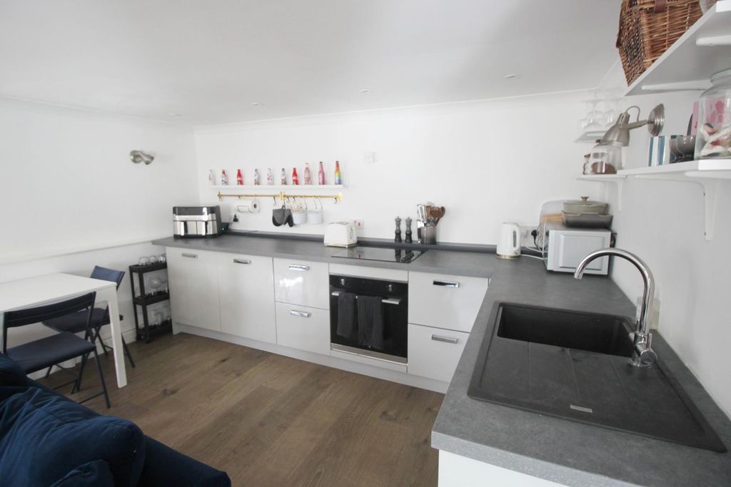 Property photo 2 of 9 Kitchen.Jpg