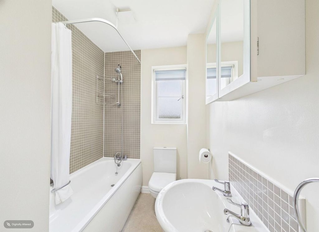 Property photo 3 of 11 Bathroom
