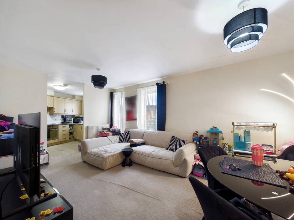 Property photo 3 of 6 Giraffe360-Still002