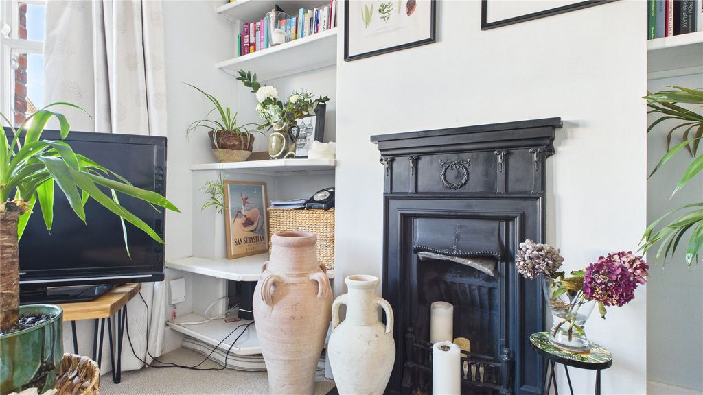 Property photo 3 of 17 Picture 3