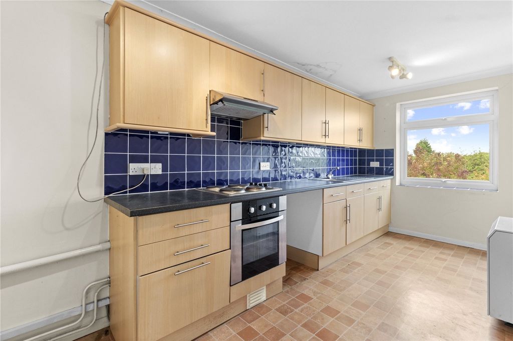 Property photo 3 of 19 Kitchen