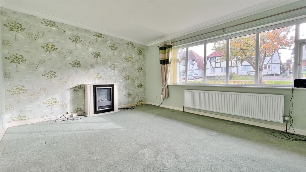 Property photo 3 of 16 Lounge/Diner