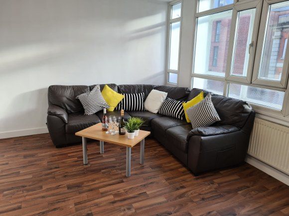 Property photo 3 of 6 Flat E Lounge