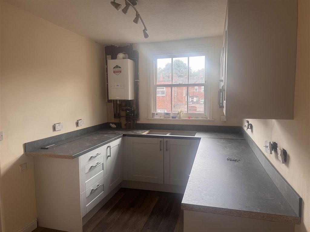 Property photo 3 of 6 Kitchen