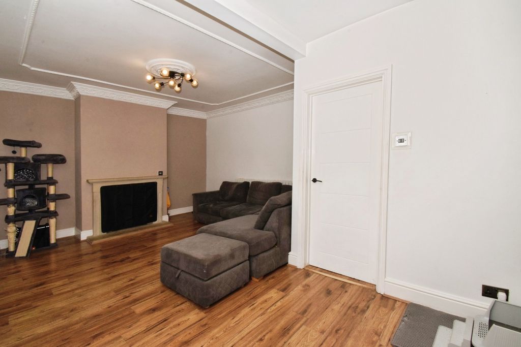Property photo 3 of 23 Pbox-Img.Jpg