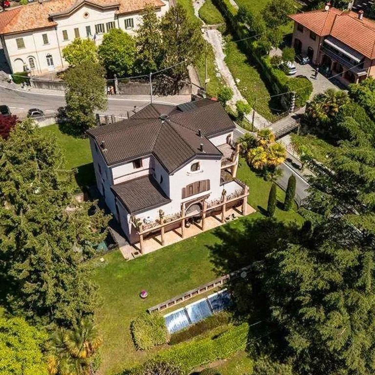 Property photo 1 of 25 Villa In Tremezzo, Lake Como, Lombardy Charm