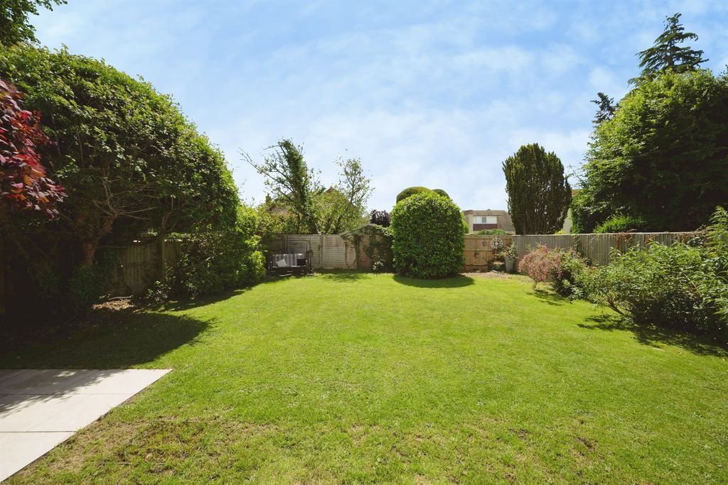 Property photo 2 of 31