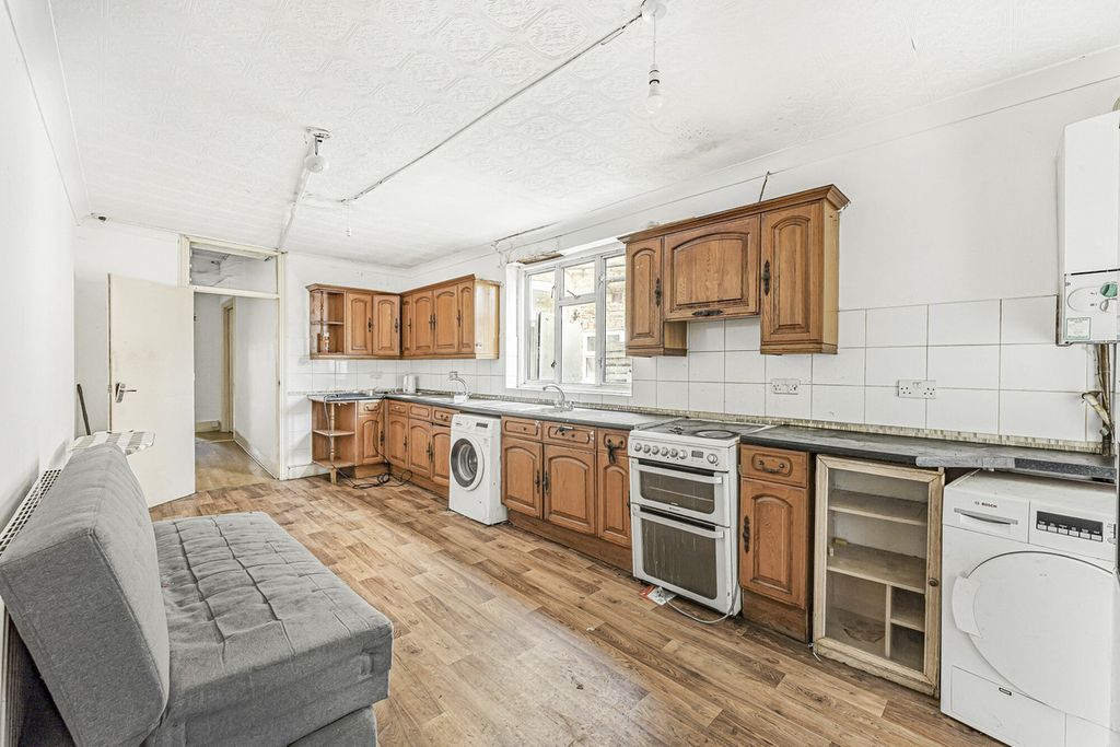 Property photo 3 of 21