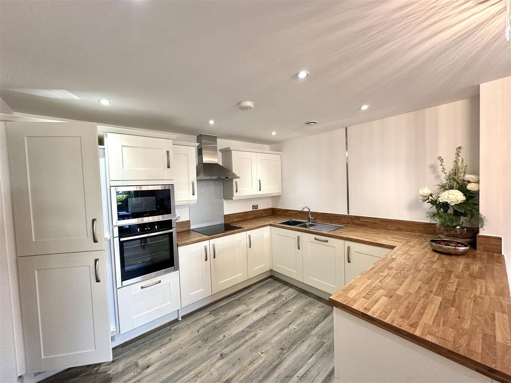 Additional image 4 of 2 bed flat for saleSea Road, Carlyon Bay, St. Austell PL25