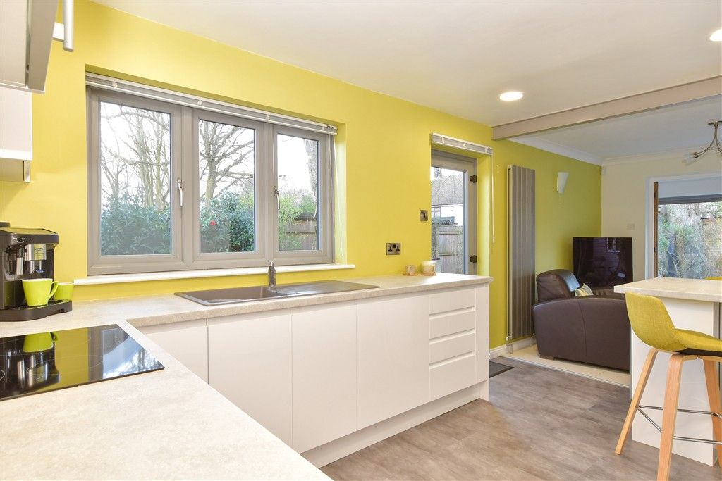 Property photo 2 of 18 Kitchen