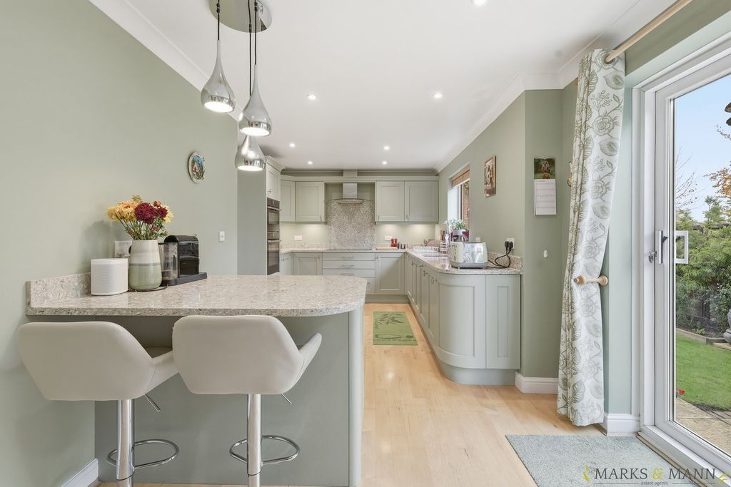 Property photo 2 of 26