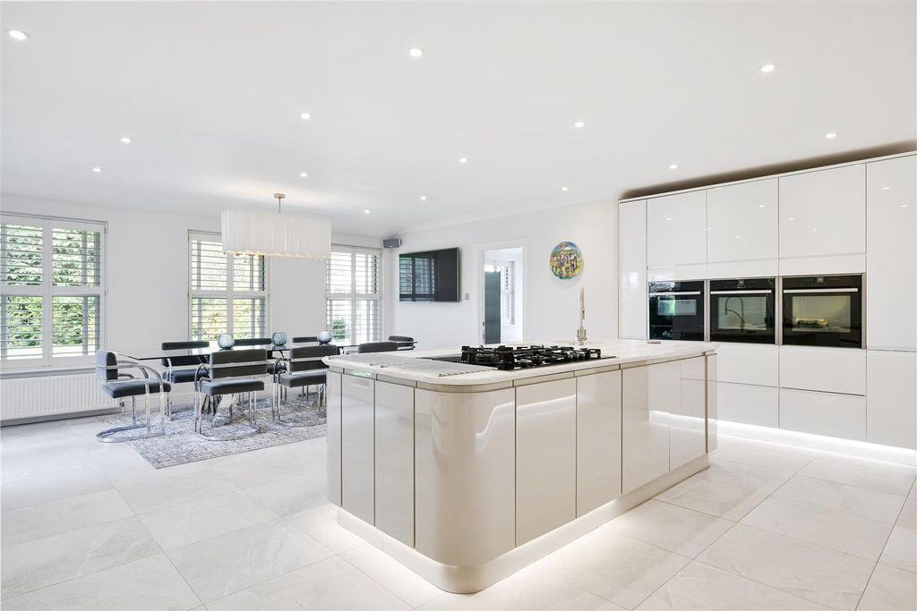 Property photo 2 of 56 Whistler House (1).Jpg