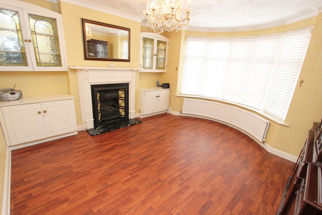 Property photo 2 of 17 Front Room