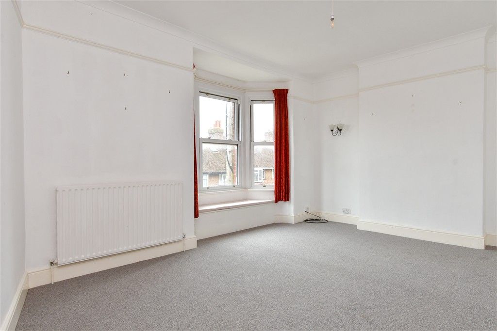 Property photo 2 of 11 Lounge