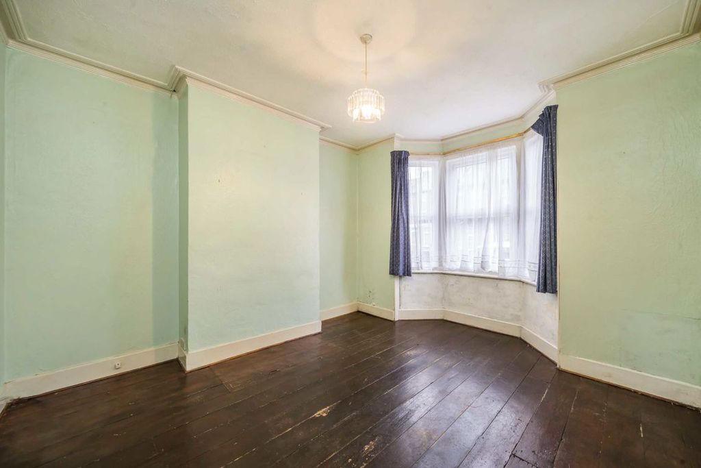 Property photo 2 of 7